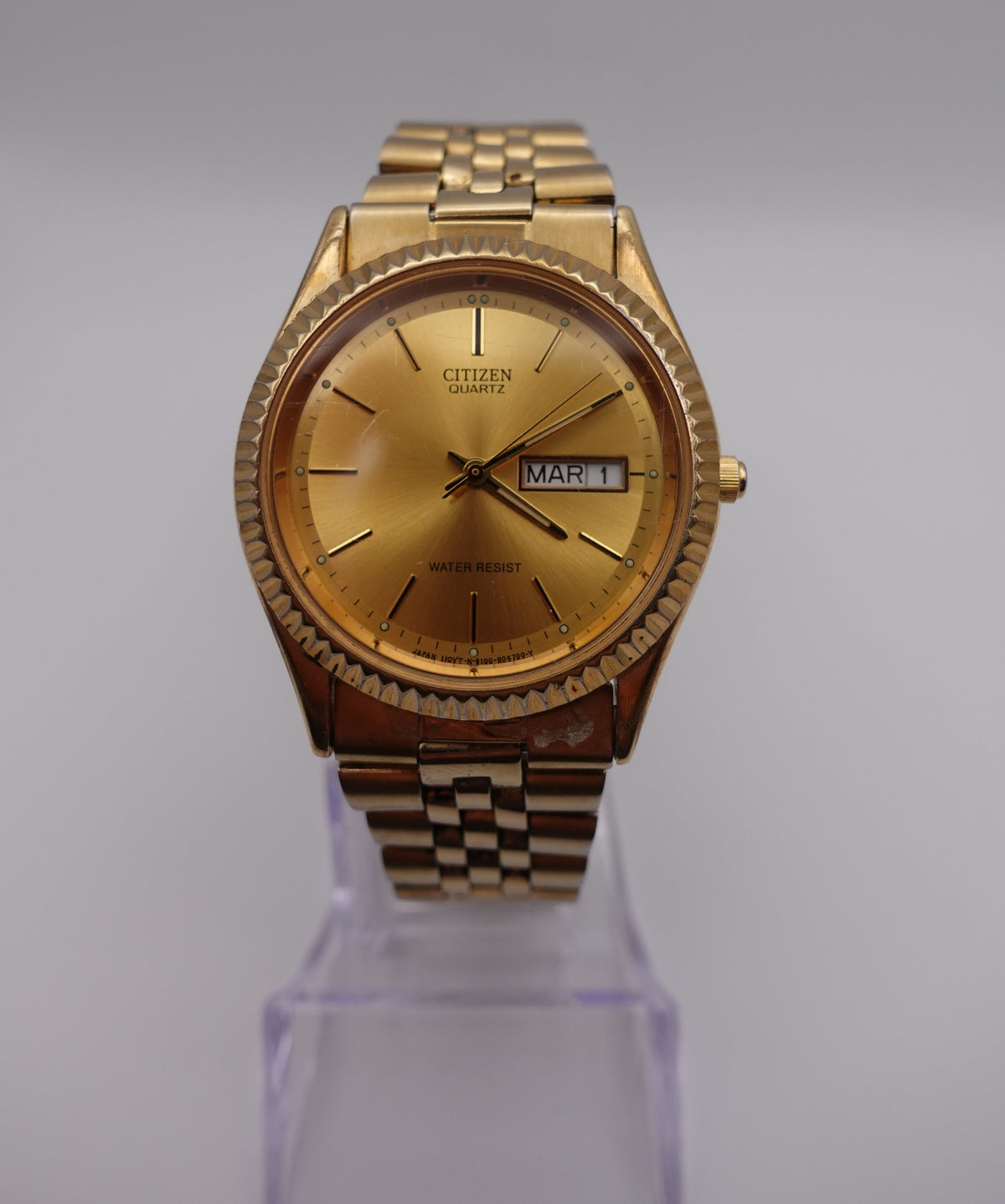 Citizen Quartz Day Date Gold 6100-R10770 - Pre-Owned